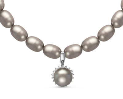 Ожерелье из серого рисообразного жемчуга с кулоном из серебра. Жемчужины 9-10 мм