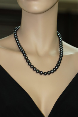 Ожерелье из черного морского жемчуга (Южный Китай). Жемчужины 9-10 мм